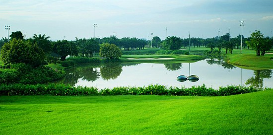 4D3N Golf in Ho Chi Minh transferred by Limousine