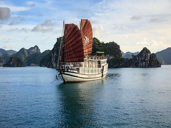 Glory Legend Cruise Halong Bay