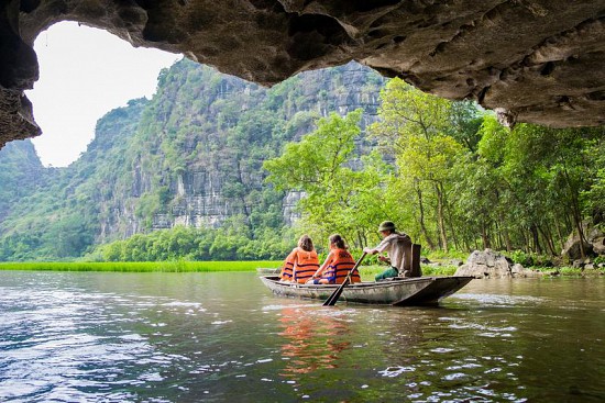 Hoa Lu- Tam Coc- Mua cave